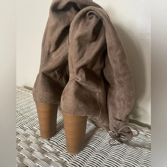 Wild Diva Amaya Women's Faux Suede Lace-Up Chunky Heel Boot - Picture 2 of 6